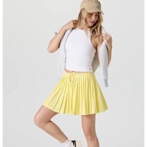 NEW W TAGS Vuori women’s Clementine Skirt yellow small built inliner drawstring